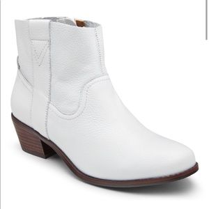 Vionic ankle boots